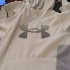 Under armor women’s medium wore maybe once my daughter wanted men’s